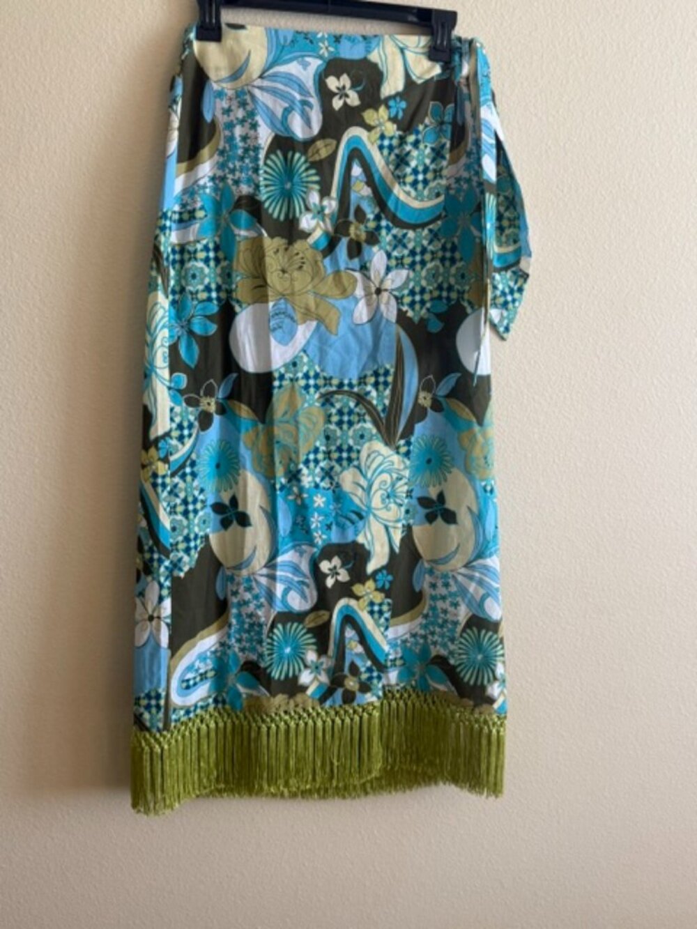 buru fringed sarong 60 s floral & audred top 60 s floral